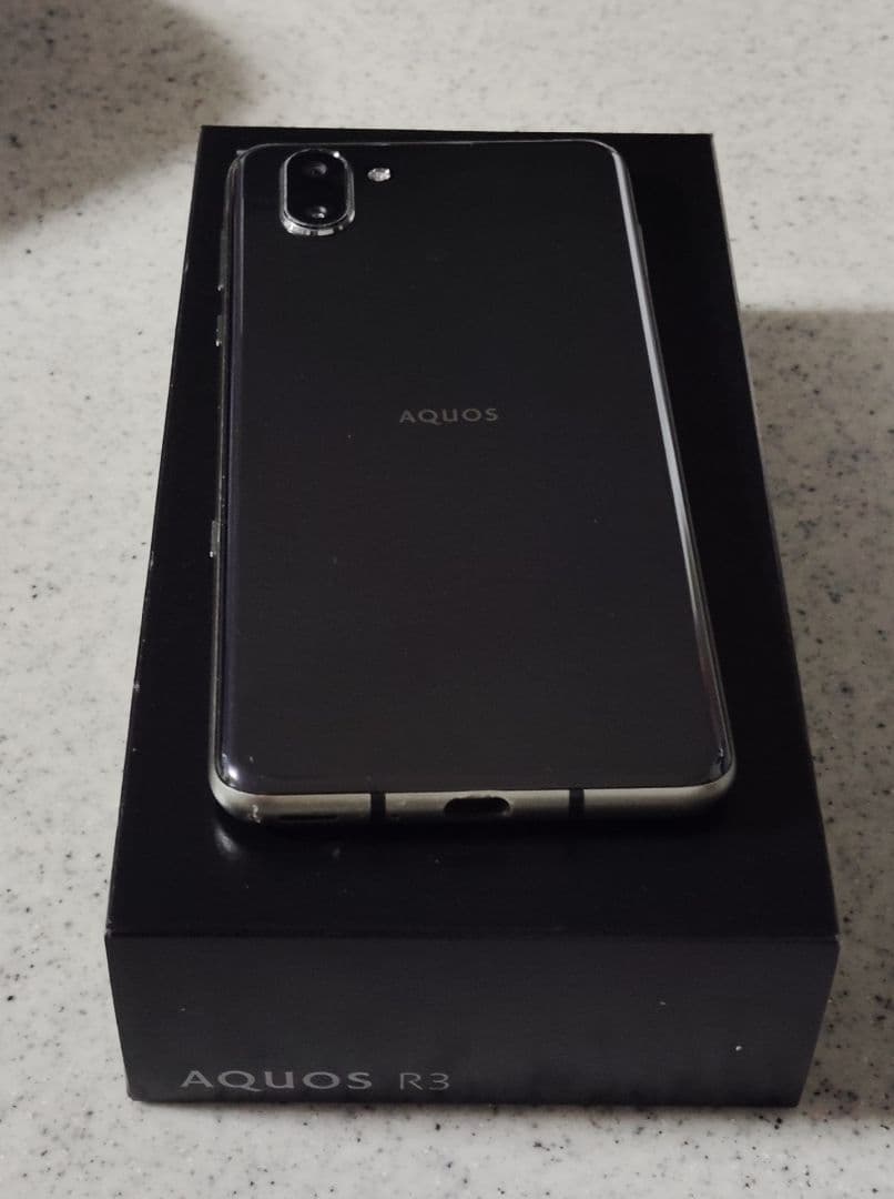 SoftBank AQUOS R3 本体