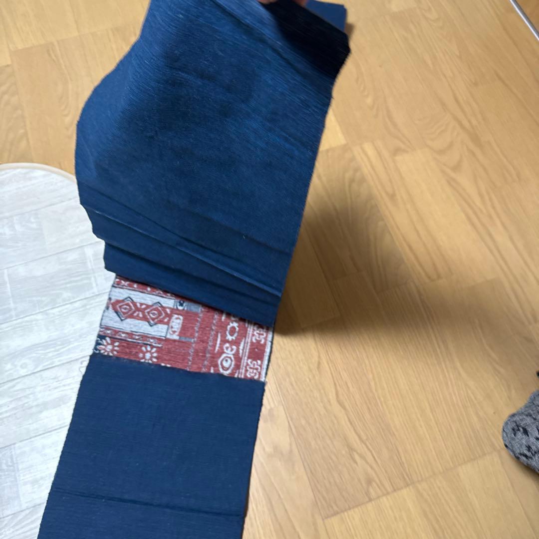 ネイビーブルーの花柄テーブルランナー