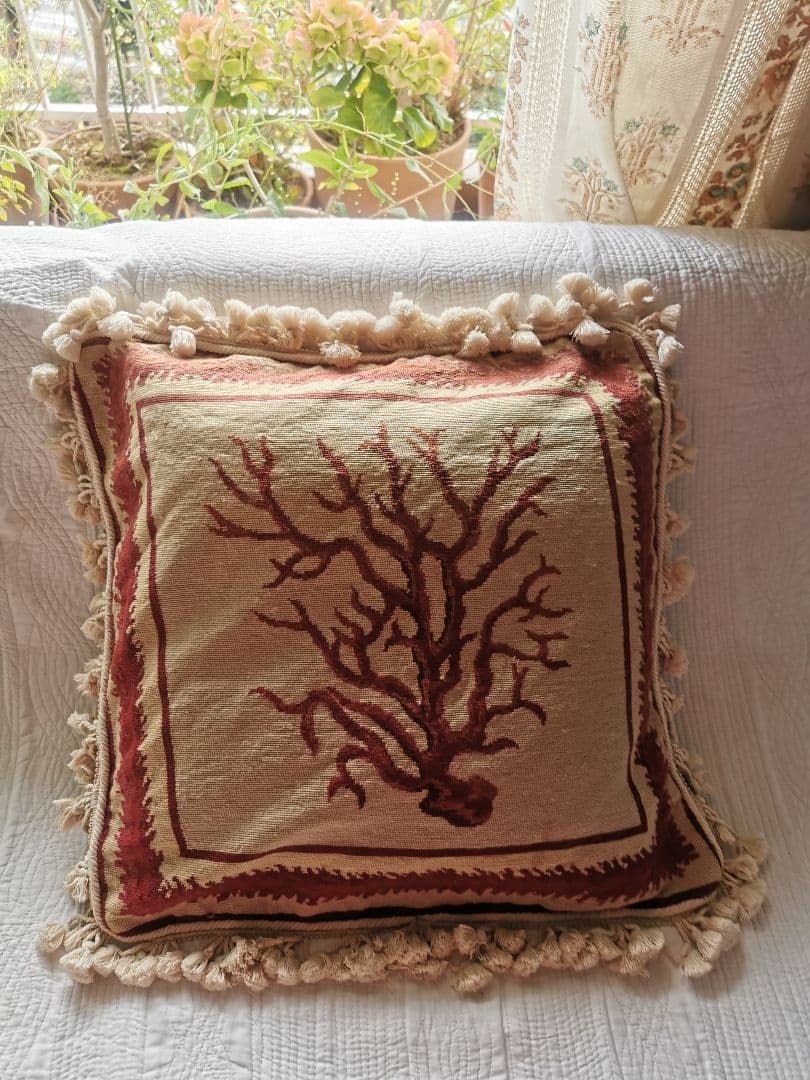 アンティークフランス コーラル 赤珊瑚オービュッソン織タッセル付クッションカバー