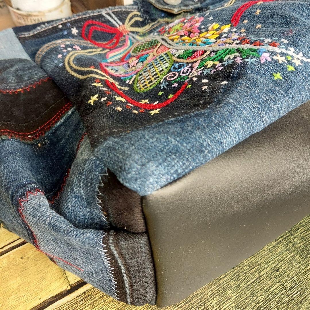 【ぽこぽん】大きな刺繍デニムバック　No.637　デニムリメイク