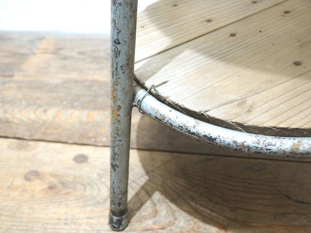 1327 ビンテージ　古い鉄脚の陳列台　展示台　花台　ガーデン　レトロ　テーブル