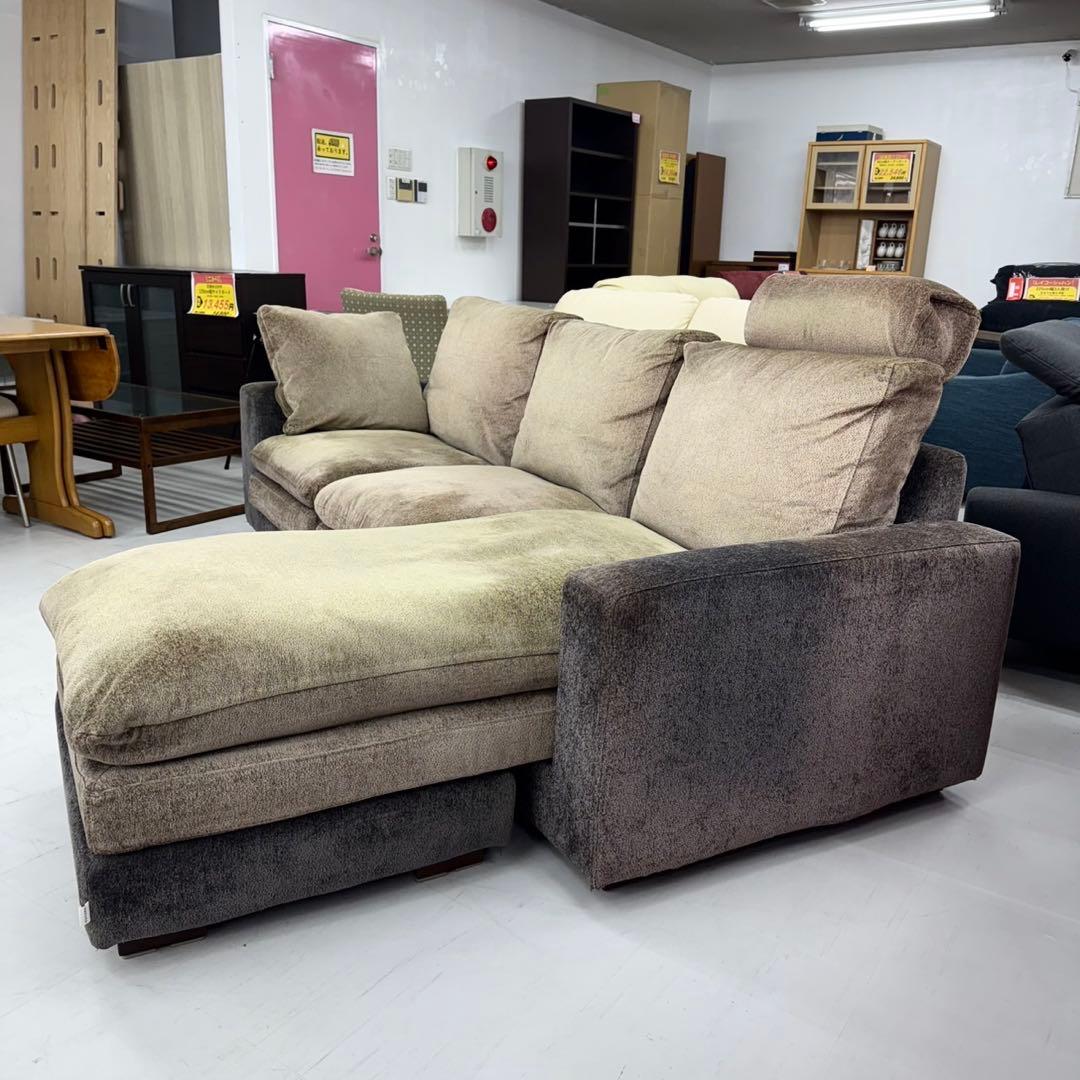 【お買い得‼️】定価数十万♪ フツーラ 237cm幅3人掛けカウチソファ