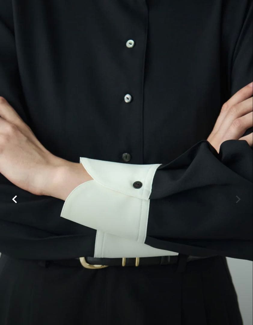 foufou ラウンドバイカラートロブラウス