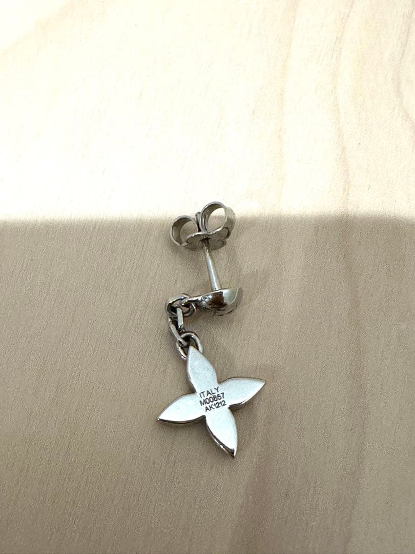 ルイヴィトンピアス ブックルLVサンライズ M00657