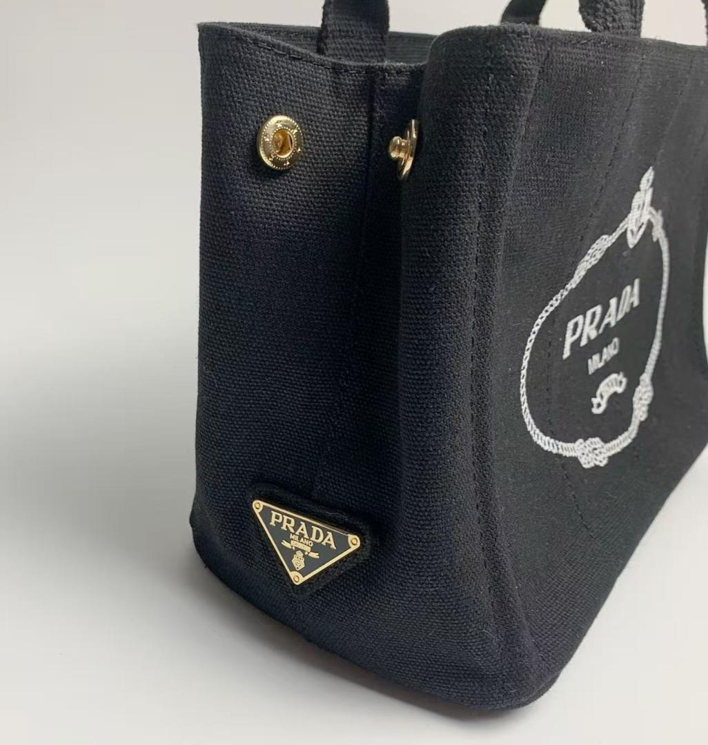 PRADA ブラックキャンバスショルダーバッグ