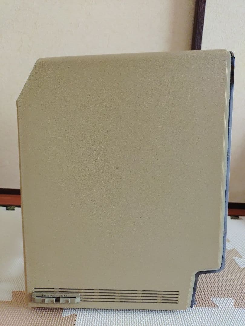 アップル マッキントッシュ ケースと液晶モニター