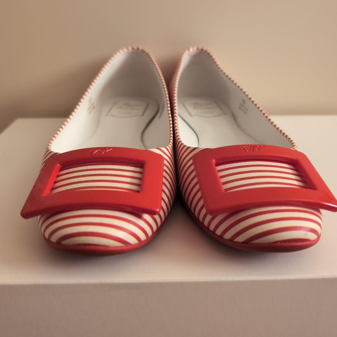ロジェヴィヴィエRogerVivier赤白ストライプ定番バックルフラットパンプス