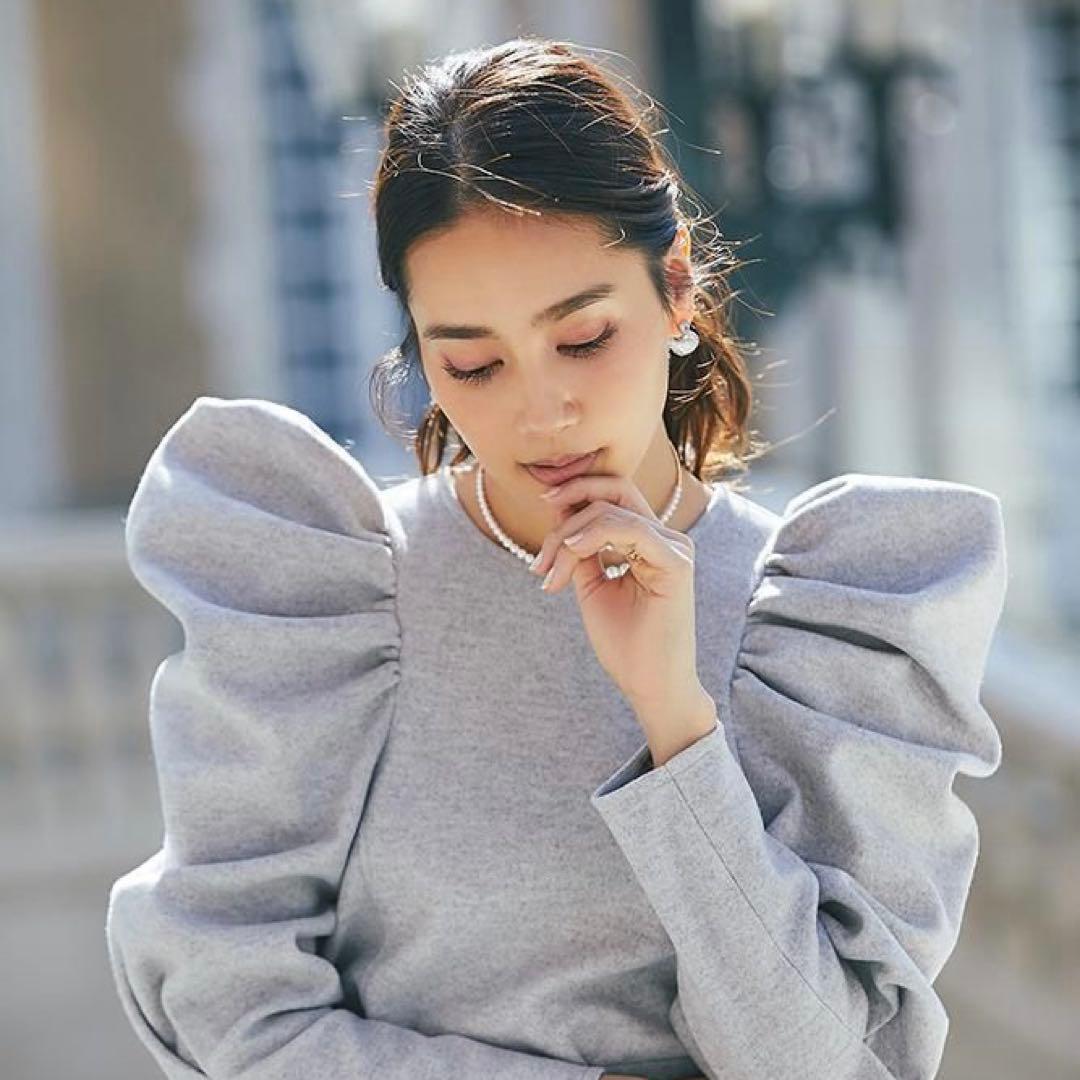 【未使用品】SEVEN TENポインティショルダートップス(グレー) S