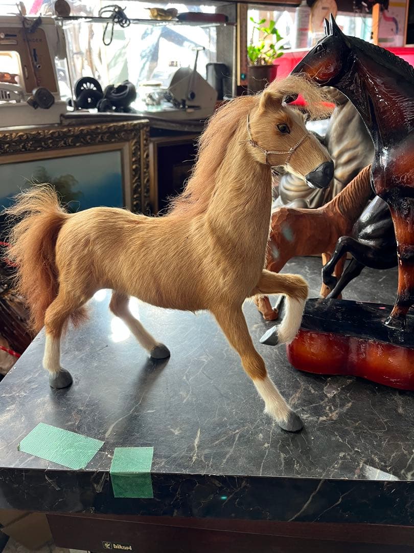 馬の置き物 うさぎの毛皮の馬の置き物 リアルな馬の置き物 毛皮の馬の置き物