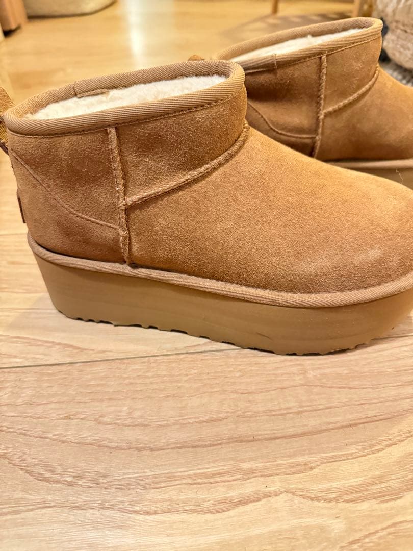 新品UGGレディース Classic UltraMini Platformブーツ