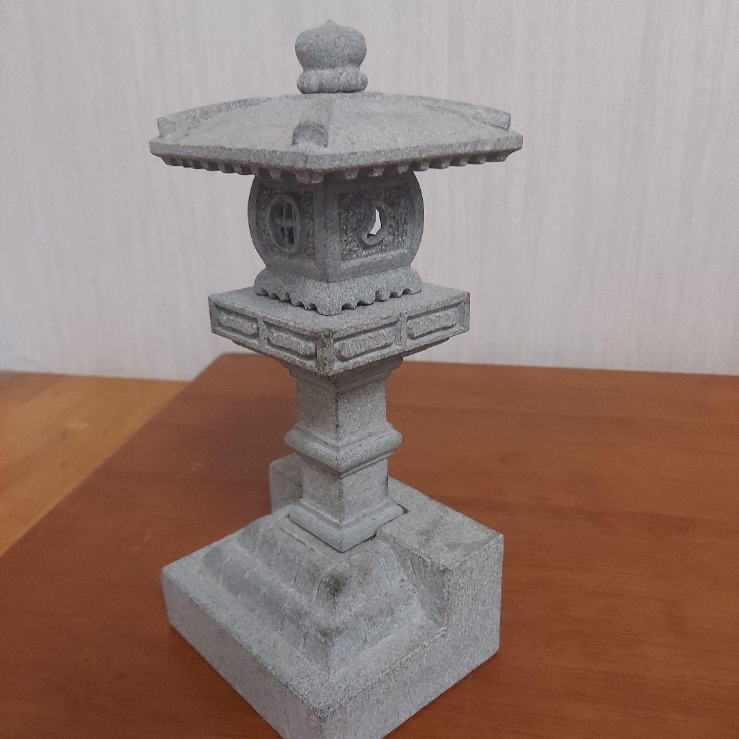 日本の石製燈籠 灰色 25cm