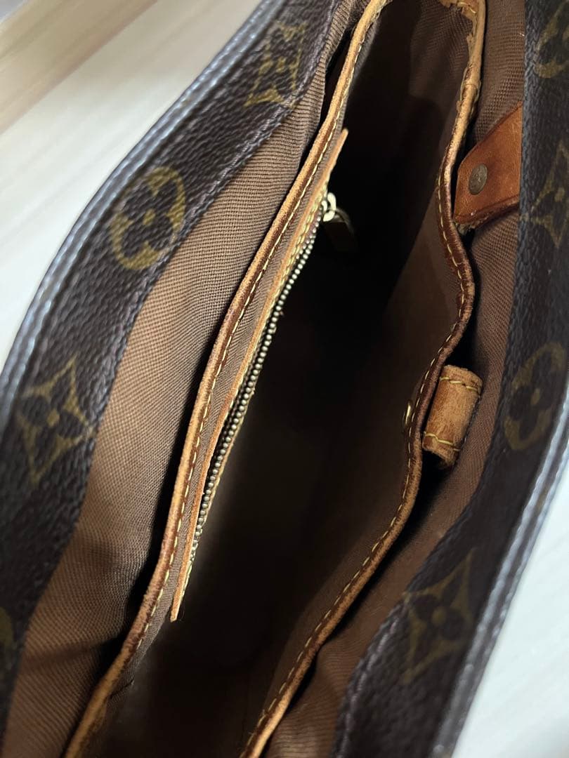 LOUIS VUITTON ルイヴィトン モノグラム