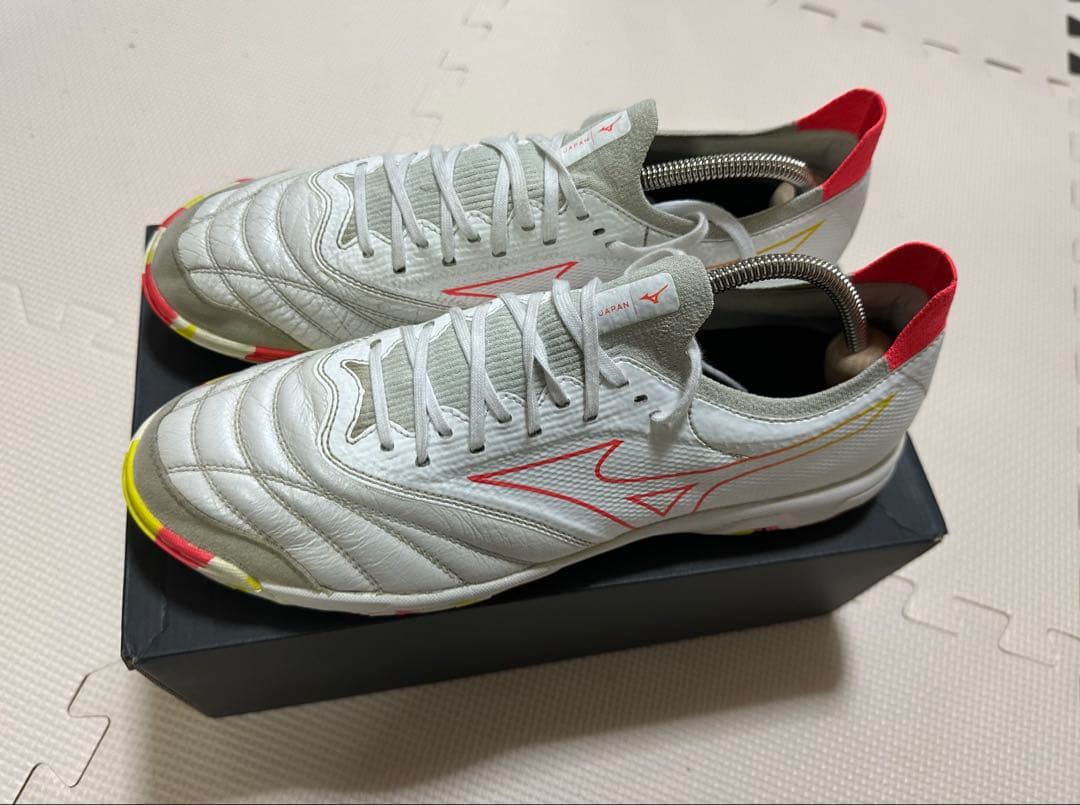 「海外限定モデル」ミズノ モレリアサラβ ジャパン　26.5