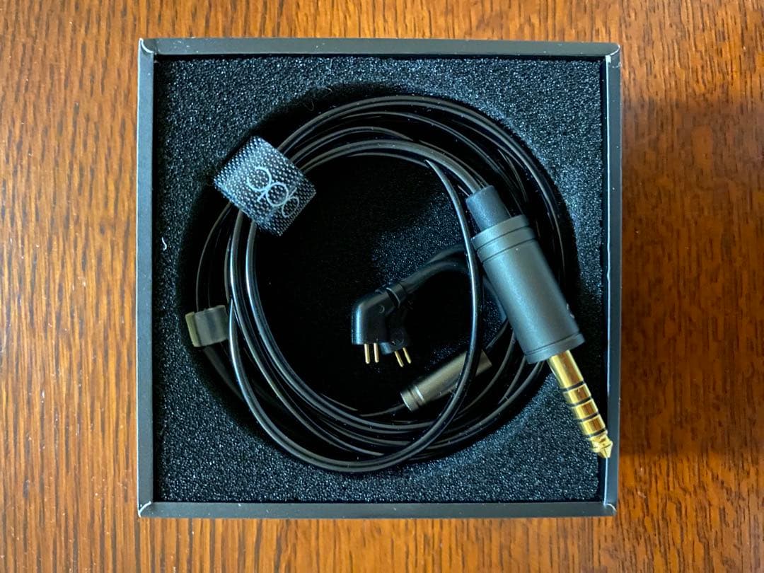 qdc SUPERIOR Piano Black +バランスケーブル付き