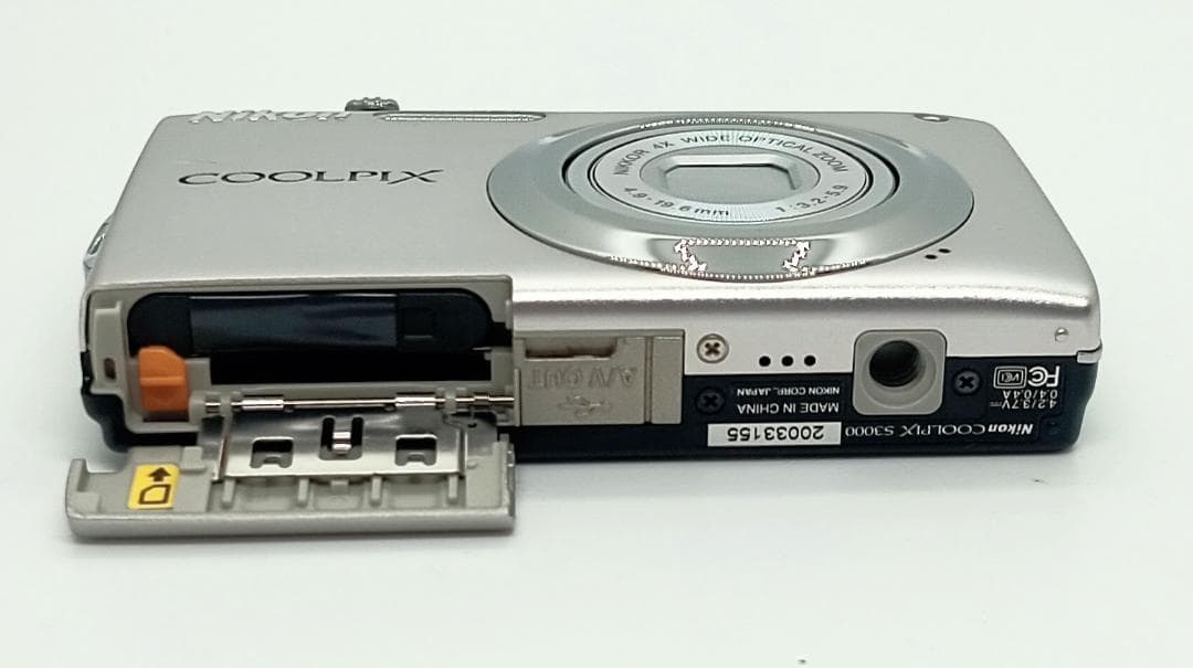 Nikon COOLPIX S3000 Silver デジタルカメラ 充電器付き