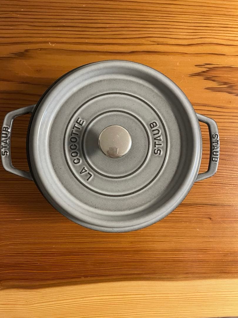 ストウブ　22cm鍋　グレー