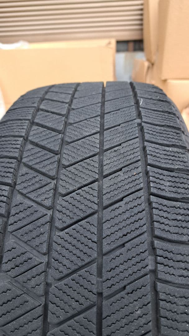 スタッドレス　　BLIZZAK　VRX3　215/45R 18　2023製