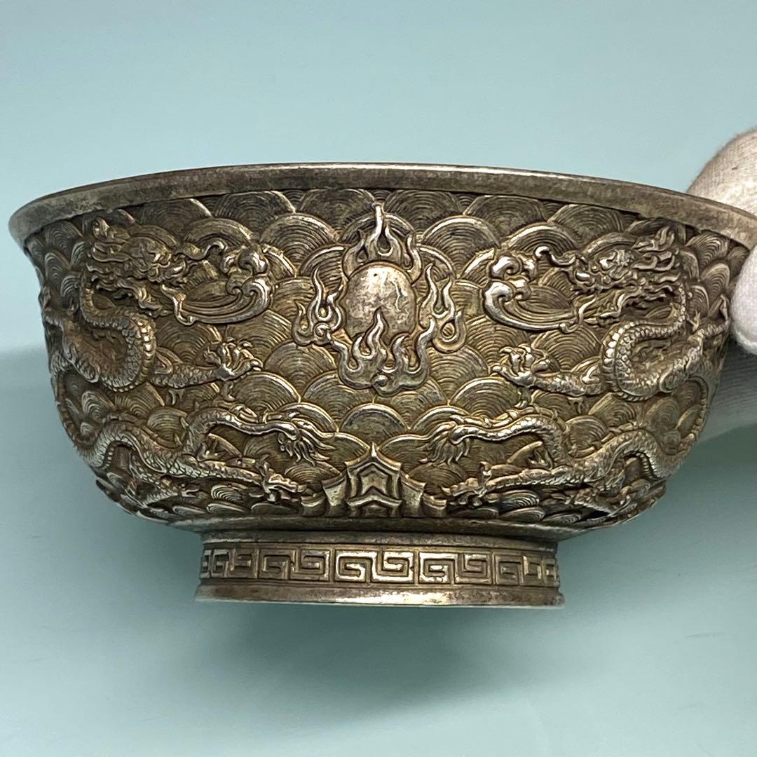 旧蔵　古い彫刻の皿　凹凸彫刻　騰雲銀龍　雙龍戲珠　古美術　時代物　アンティーク
