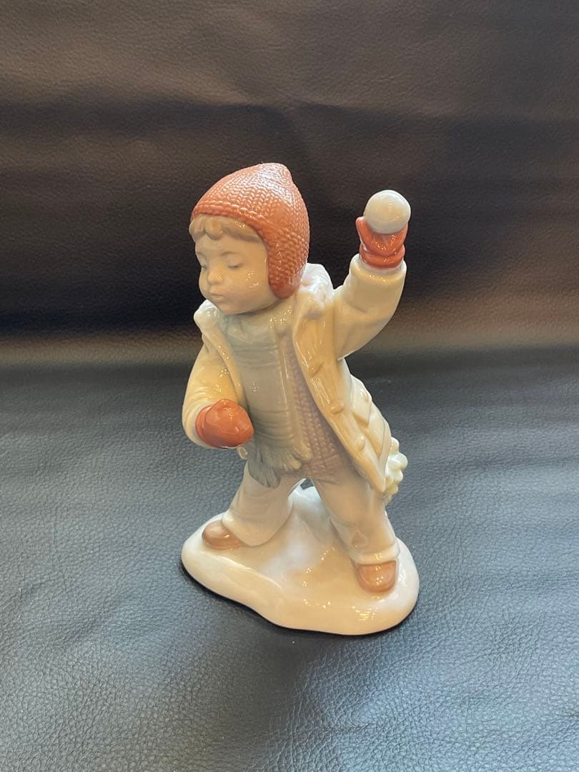 リヤドロ　雪合戦しよう　置物