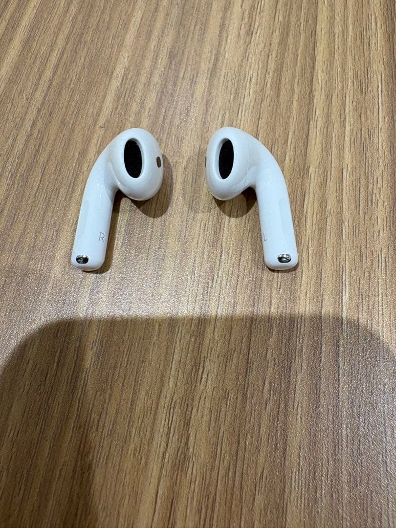 AirPods 4 ノイズキャンセリングあり