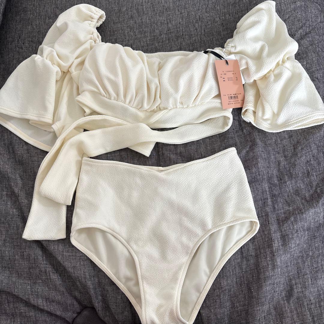 エイミーイストワール　バックリボンオフショルダー