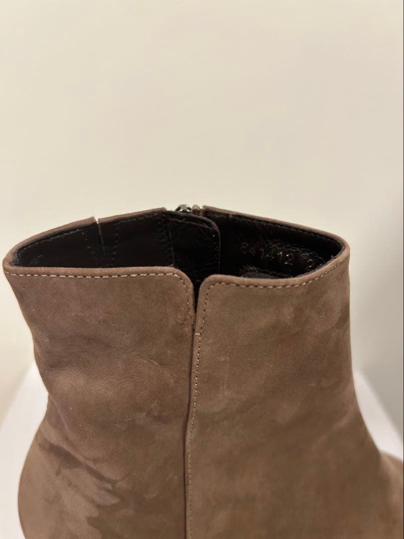 HIMIKO サイドVカットショートブーツ　641412