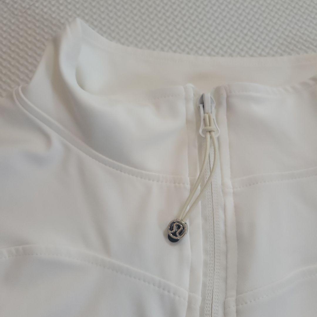 ルルレモン　ホワイト ハイネックジップアップ