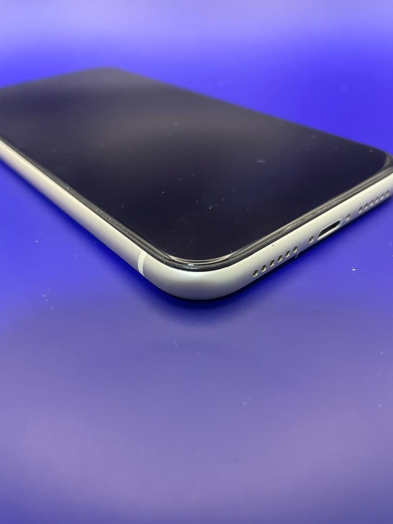 美品✨　iPhone 11 128GB ホワイト　バッテリー新品100％