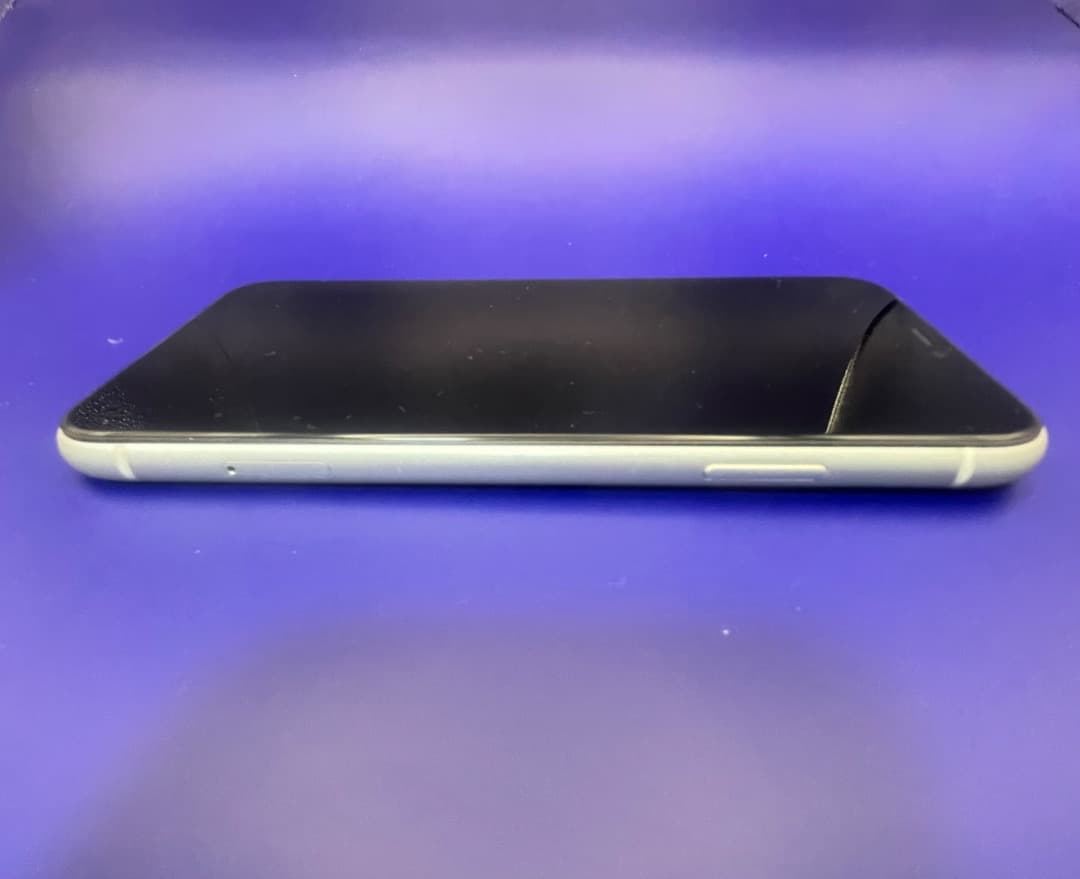 美品✨　iPhone 11 128GB ホワイト　バッテリー新品100％