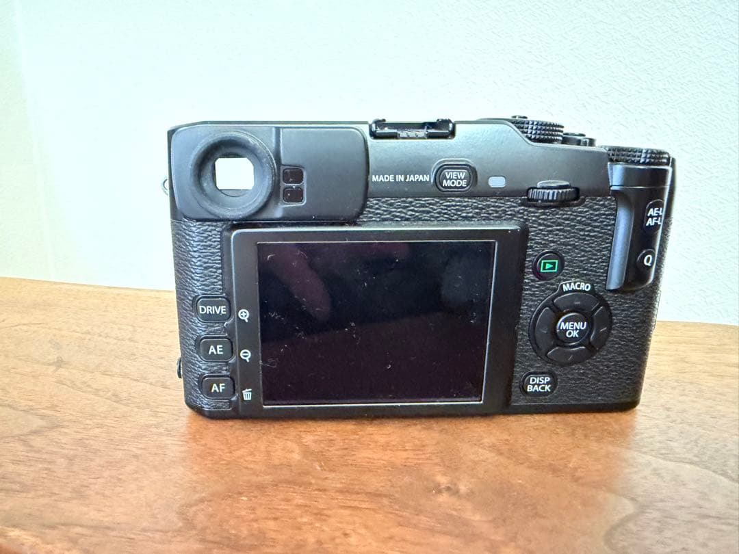 富士フィルム X-Pro1 ミラーレスデジタルカメラ グリップ縦吊り改造純正付