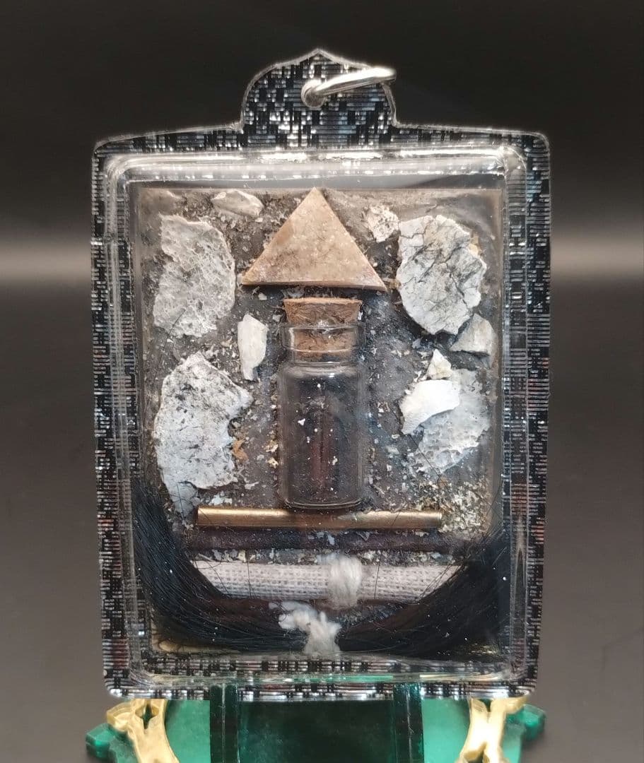 プラクルアン　精霊信仰　ミャンマー霊能力者の女性精霊お守り　人縁　恋愛　金運の為