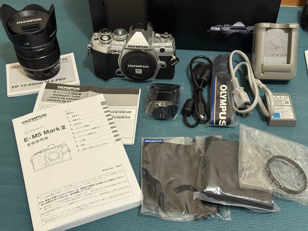 E-M5 Mark III本体+12-45㎜ F4.0 PRO+レンズ2本etc