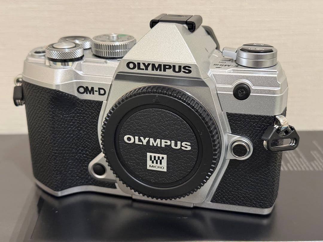 E-M5 Mark III本体+12-45㎜ F4.0 PRO+レンズ2本etc