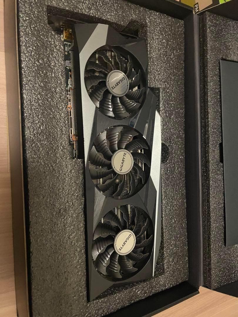 GIGABYTE. 3080 グラフィックボード