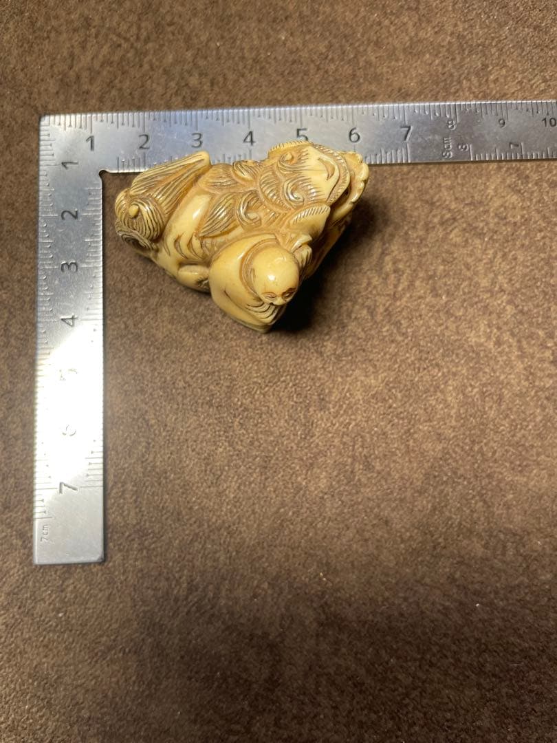 ⚫️新年セール⚫️根付 骨 牙 柘植等（天然素材）獅子と唐人 無銘