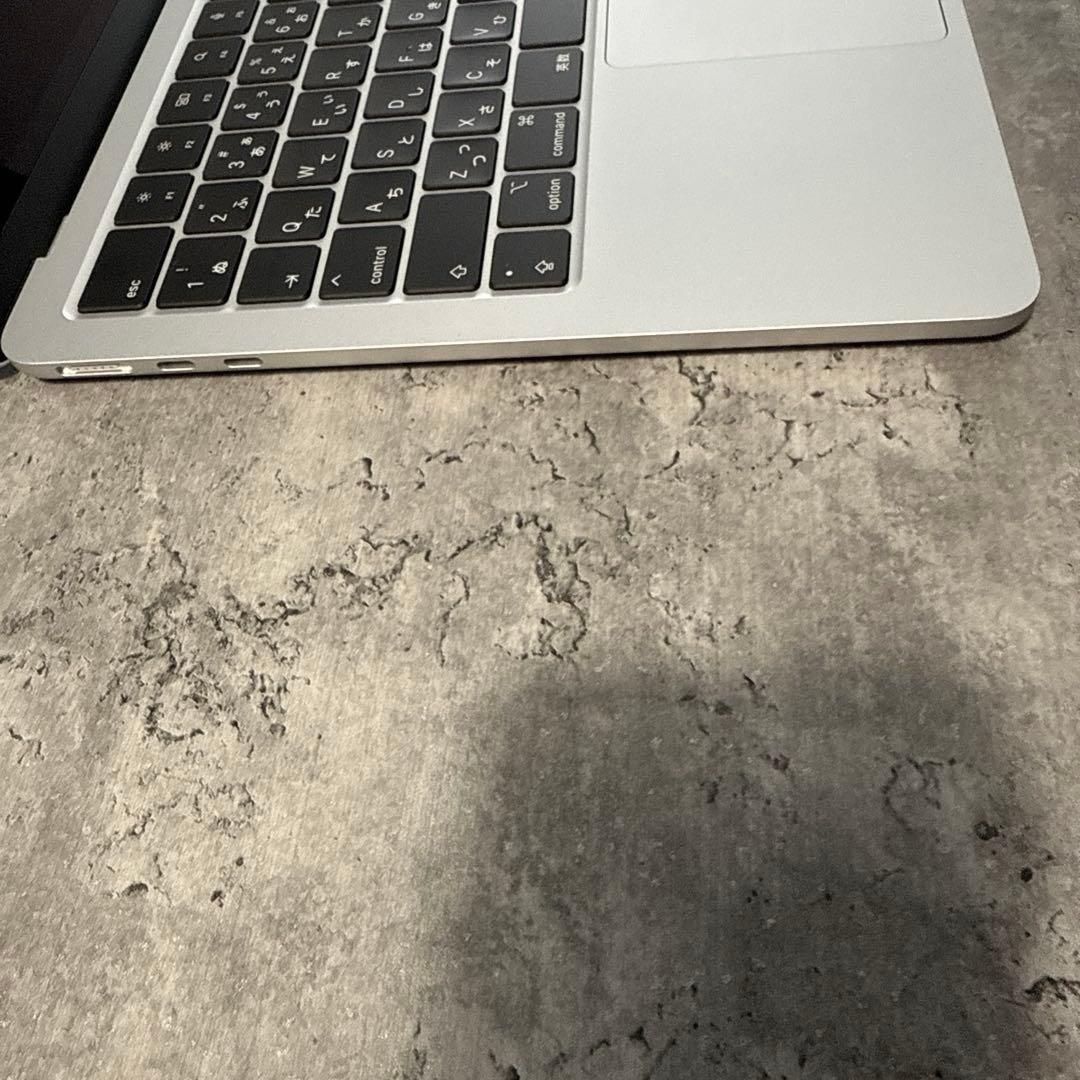 【美品】 MacBook Air 13インチ 充放電5回 M2