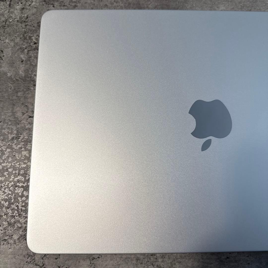 【美品】 MacBook Air 13インチ 充放電5回 M2