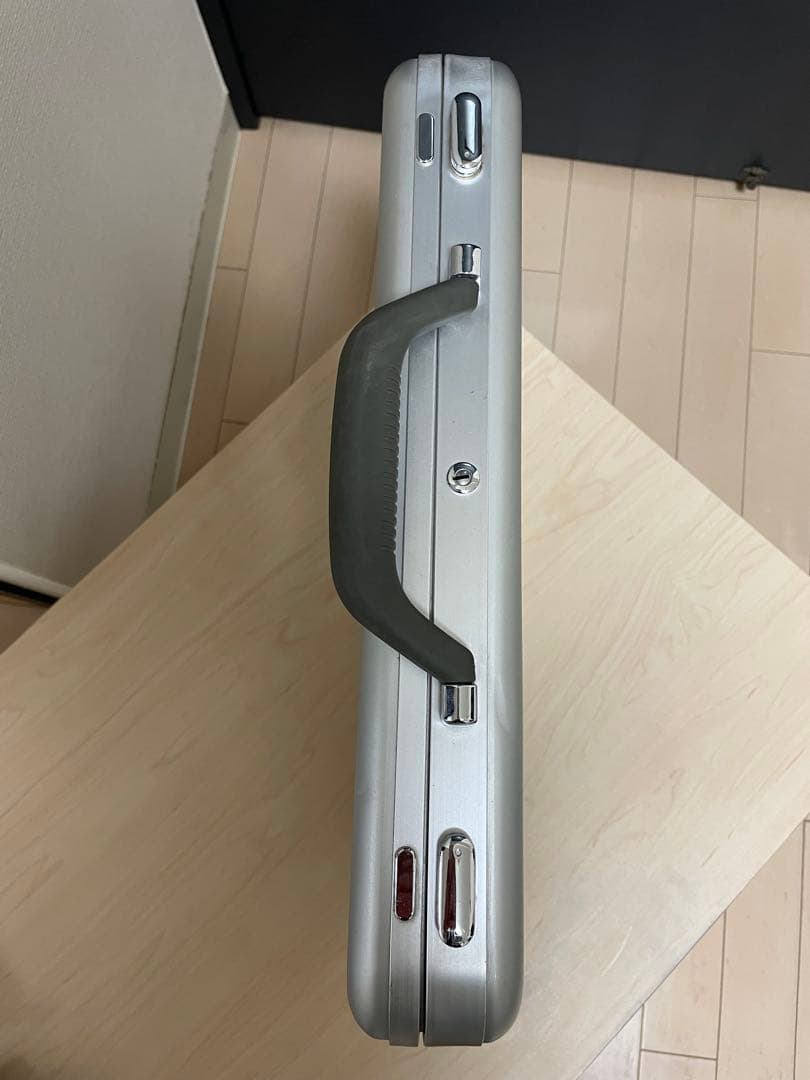 PROTEXアルミニウム製シルバー ビジネスバッグ（TV Asahi コラボ品）