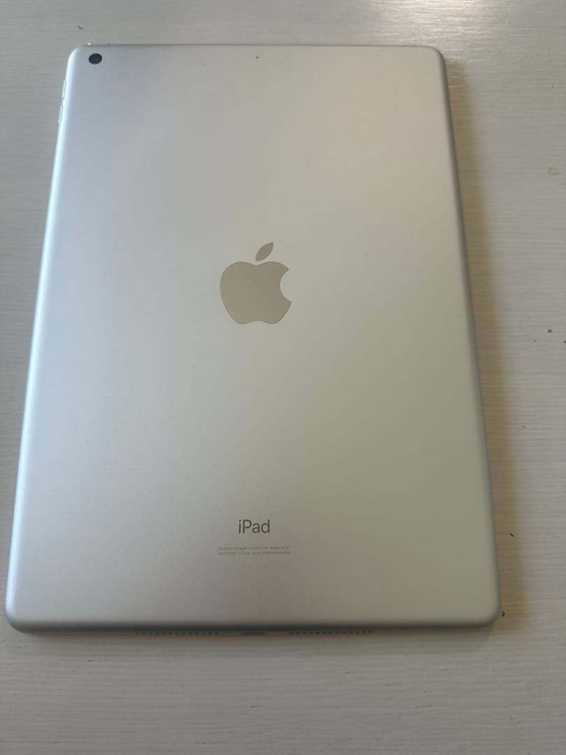 Apple iPad シルバー 本体　第7世代　32GB