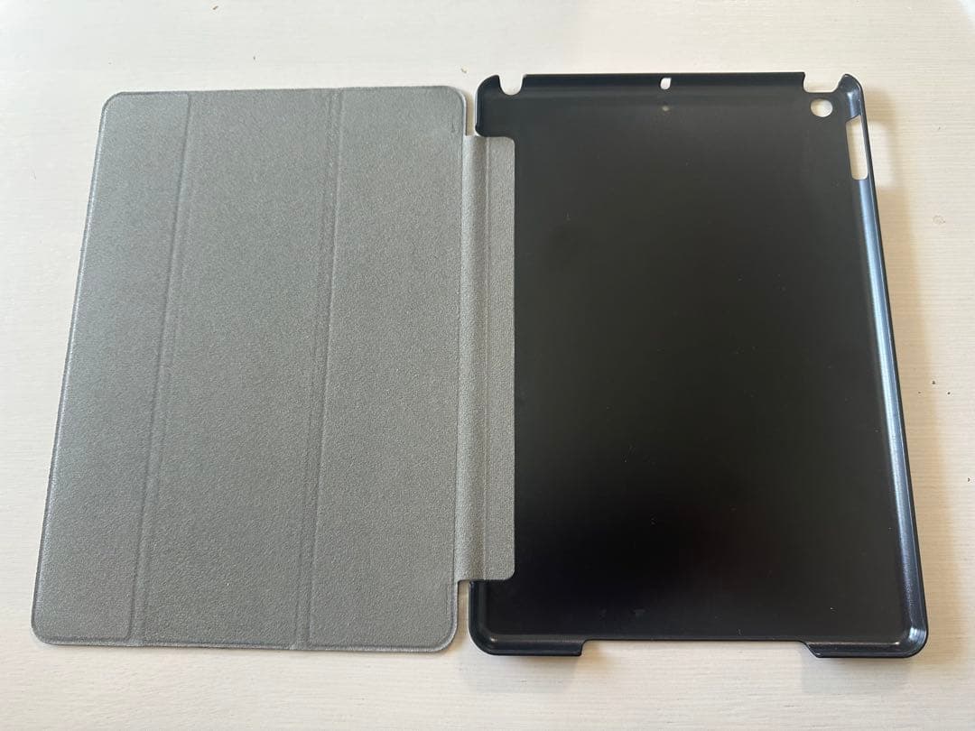 Apple iPad シルバー 本体　第7世代　32GB