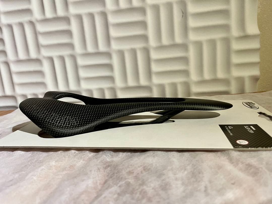 未使用・超軽量カーボンサドル(61g)セライタリア　SLR C59 ヒルクライム