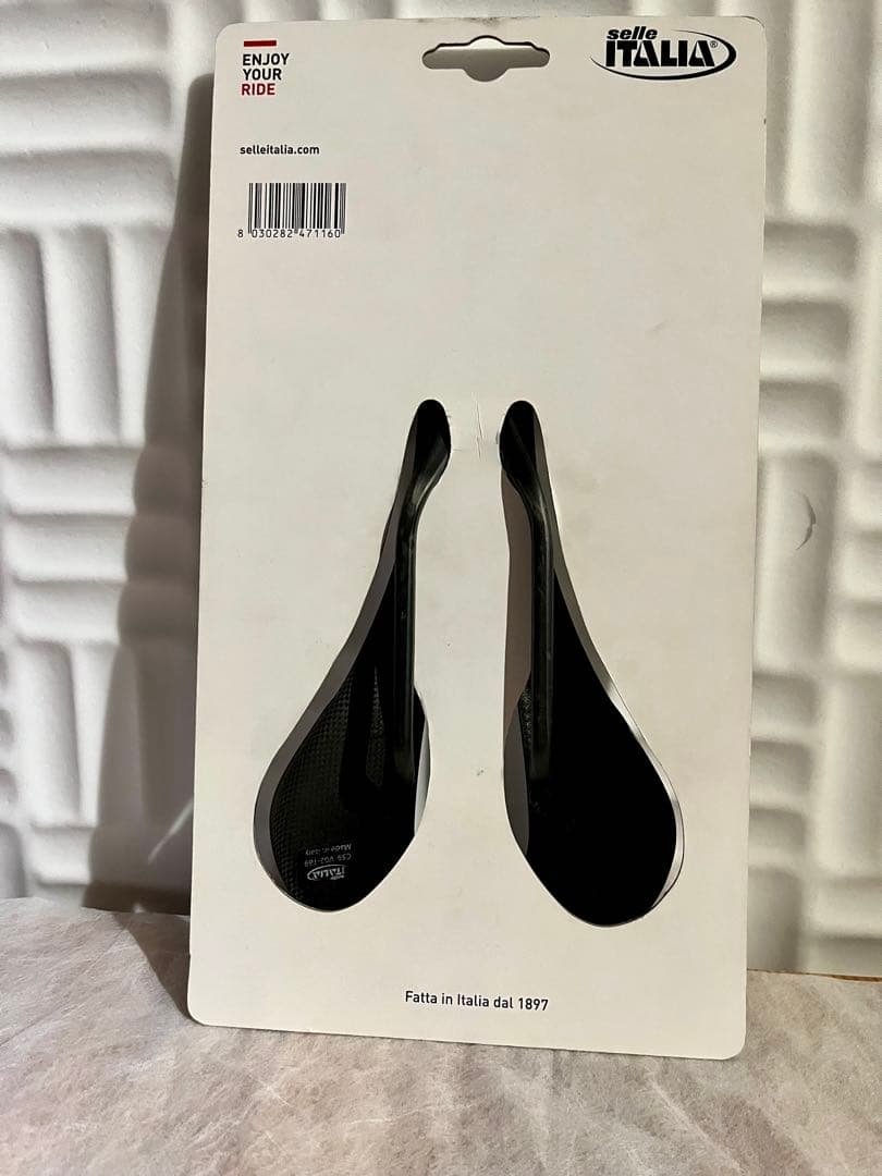 未使用・超軽量カーボンサドル(61g)セライタリア　SLR C59 ヒルクライム