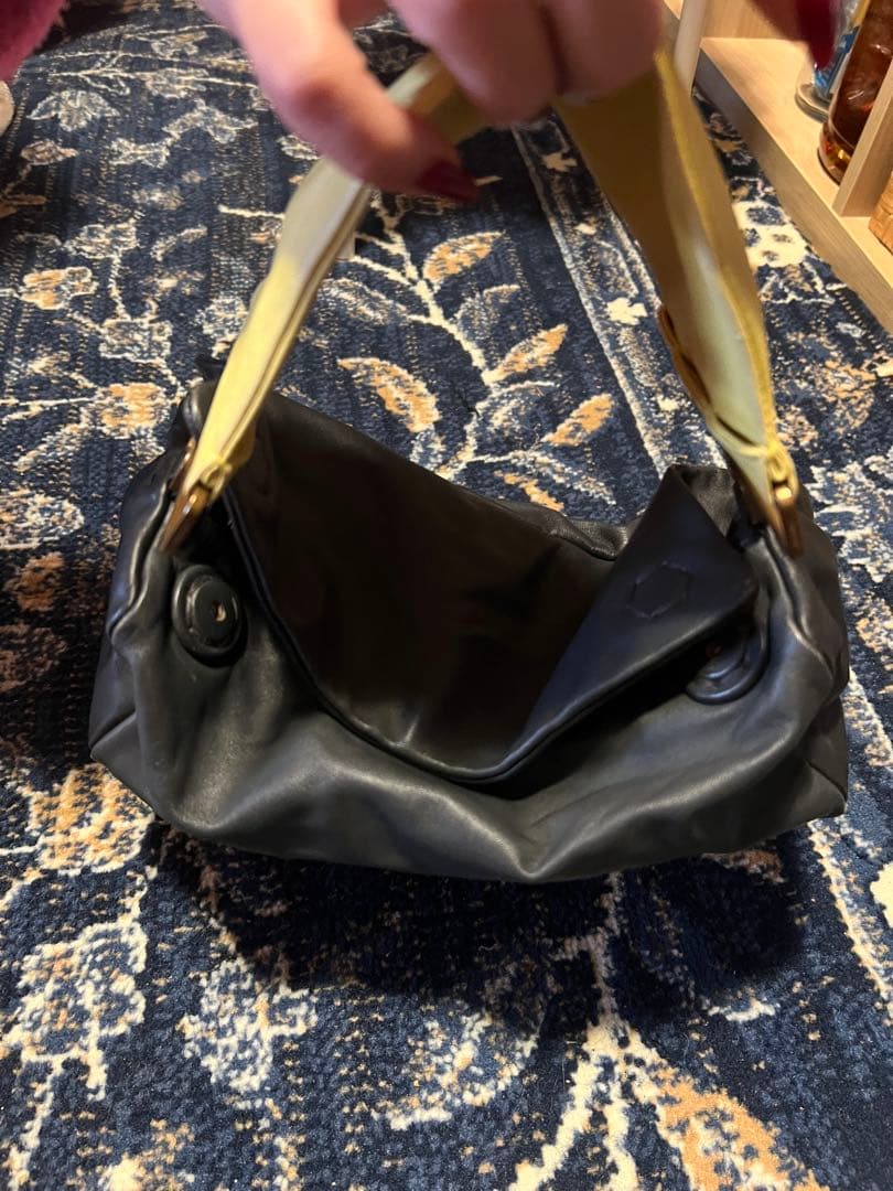 希少PRADA レザー ハンドバッグ ブラック×ネオンイエロー