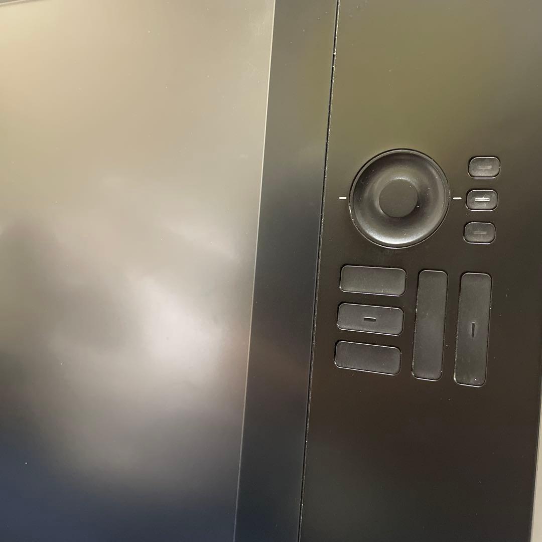 Wacom 液晶タブレット Cintiq 24HD DTK-2400 　ペン付き