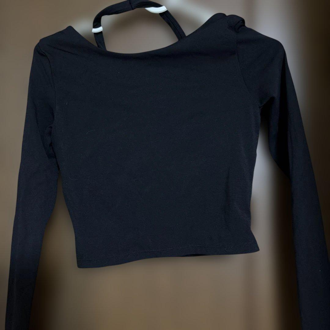 alo トップス　即発送　パッドつき