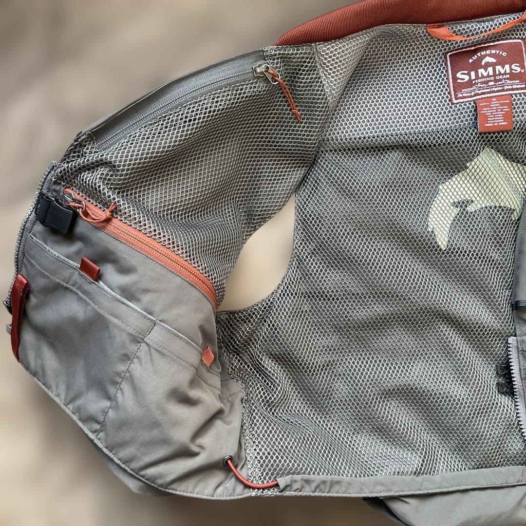 SIMMS シムス ベスト