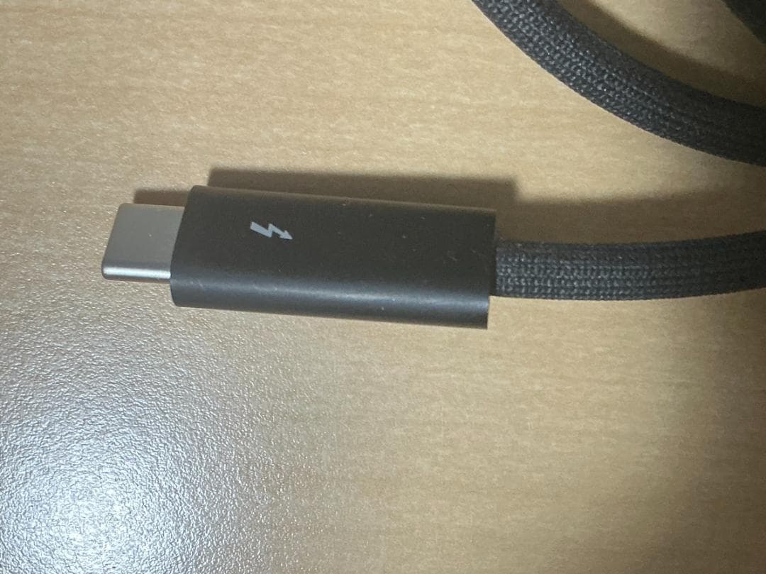 Apple Thunderbolt 4 Proケーブル 1.8 m 純正品