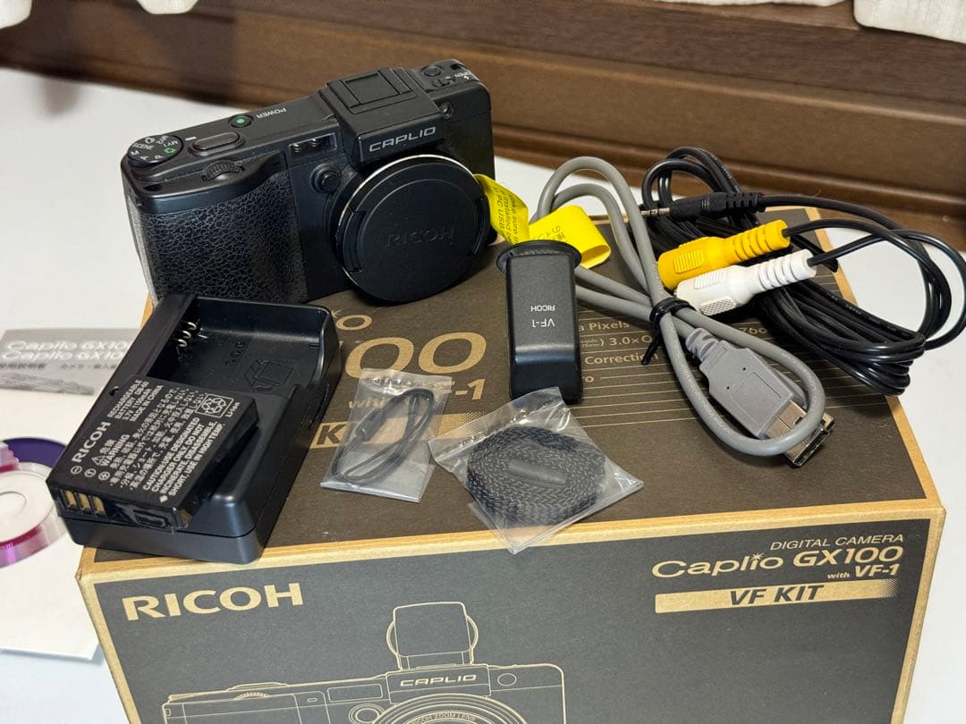 【RICOH】Caplio GX100 with VF-1 とOP類