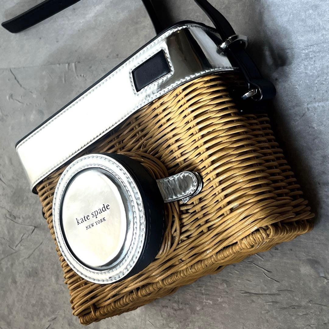 未使用 完売品　ケイトスペード カゴバック カメラ ショルダーバッグ　シルバー