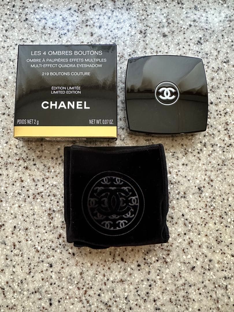 【新品未使用】シャネル レキャトルオンブル ブトン 219 ブトンクチュール